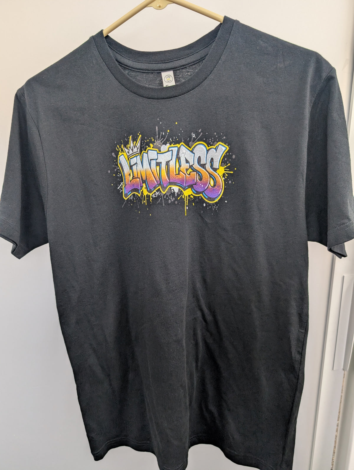 Graffiti tee limitless