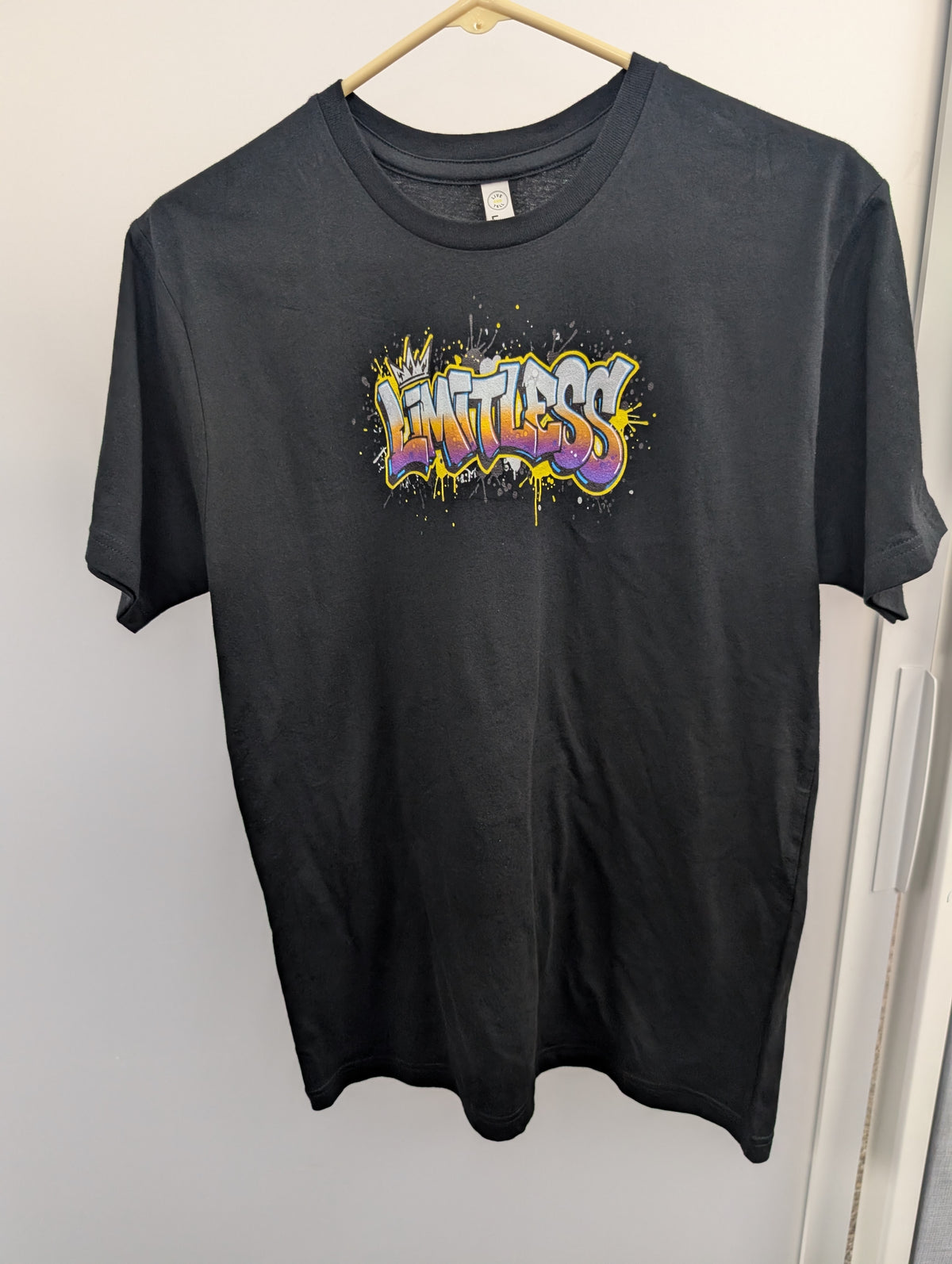 Graffiti tee limitless
